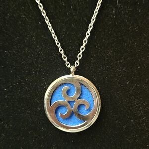 An aromatherapy essential oil diffuser locket necklace